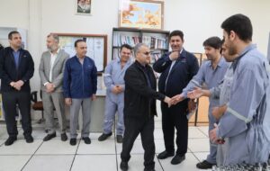 دیدار نوروزی مدیرعامل شرکت بهره‌برداری نفت و گاز کارون از تاسیسات عملیاتی و تقدیر از کارکنان خط مقدم تولید